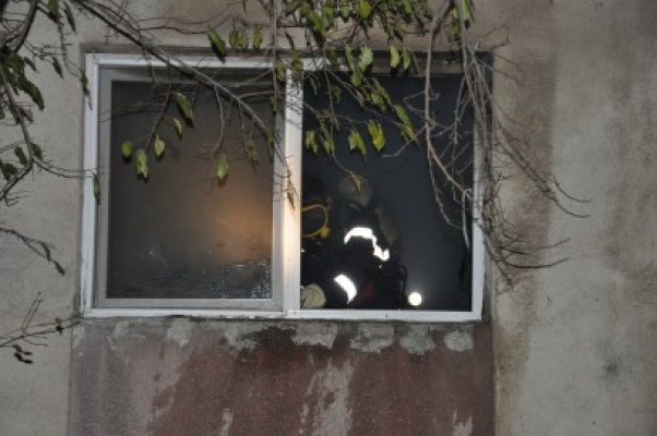 Dezastru într-un bloc din zona Kilometrul 5: o femeie bolnavă psihic şi-a dat foc la apartament
